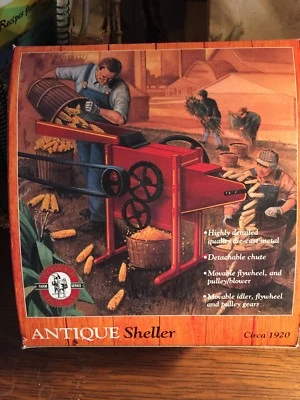 Ertl Toy Corn Sheller, 1/8th Scale, in the box, Excellent condition - Image 1 of 3