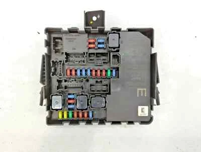 Nissan Frontier Nissan Pathfinder 2010-2019 caja de fusibles motor 2,5 L 4,0 L Foto 1 de 3