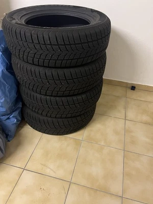 4X Winterreifen 215/65R17 99v - Bild 1 von 4