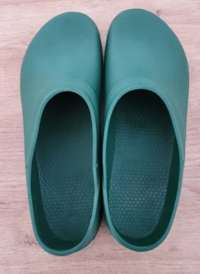 Clogs, Gartenschuhe grün  44/45 Lagerspuren an der Sohle - Bild 1 von 3