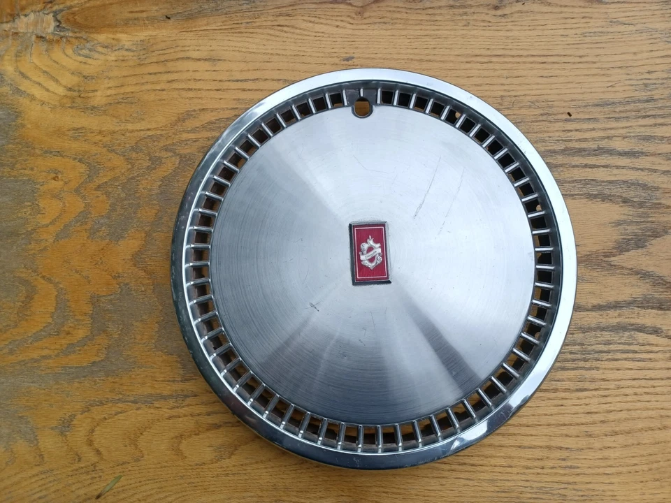 Oldsmobile Cutlass Ciera 轮毂盖 1983 - 1988 适合 14 英寸车轮 22520653 — 第 1/4 张图片