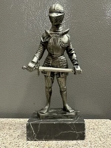 Vintage 6" Ritter in voller Rüstung mit Schwert Figur auf Marmor montiert Mittelalter EUC - Bild 1 von 7