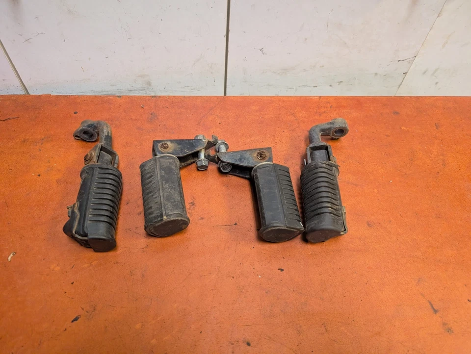 1980-1982 HONDA CB750 FRONT REAR FOOT PEGS REST MOUNT LEFT RIGHT PEG OEM - Image 1 of 4