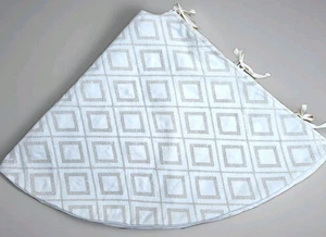 Wondershop Elfenbein 48" Weihnachtsbaum Rock Goldstich Rautenmuster.  Schwer  - Bild 1 von 11