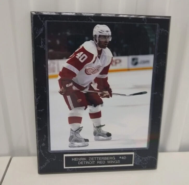 Henrik Zetterberg-Alas rojas-10 1/2 x 13 placa de mármol negro con foto de 8x10 Foto 1 de 2
