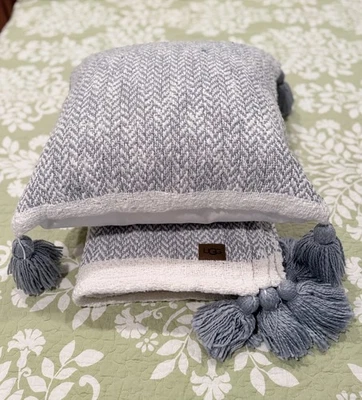Juego de almohada de chenilla UGG 20" X 20" y manta 50”x70” gris/azul espiga  Foto 1 de 4