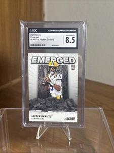#EM-JDS Jayden Daniels RC - Commanders 2024 Score EMERGED CGC 8.5 NM/MINT+ - Bild 1 von 2