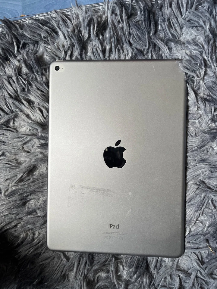 Tablette Apple iPad air 2- 9,7" état neuf -Wi-Fi- 64Go- - avec chargeur - - Photo 1/1