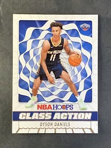 2022-23 Panini NBA Hoops Class Action Insert Rookie RC DYSON DANIELS #8 Pelicans - Bild 1 von 2