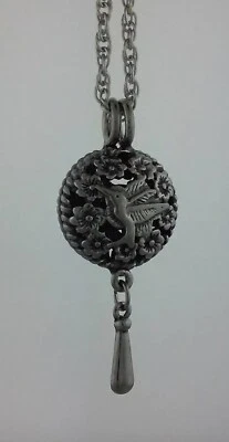 Colgante difusor de colibrí y flores de peltre en cadena de 24" Foto 1 de 2