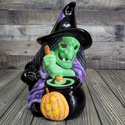 Vela vintage pintada de cerâmica Halloween 11,5" bruxa acesa com caldeirão/gato em excelente estado usado - Imagem 1 de 4