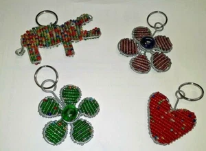 NUEVOS llaveros hechos a mano con cuentas de hierba, margarita, corazón, hipopótamo - Imagen 1 de 1