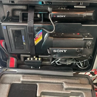 Sony CCD-V8AF Camcorder -  Black With Case And Wiring Turns On . - Image 1 of 4