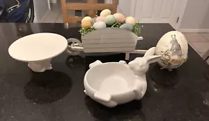 Paquete de 4 decoración de conejitos de Pascua - Plato de conejo de cerámica, soporte de pedestal, carro de huevos - Imagen 1 de 20