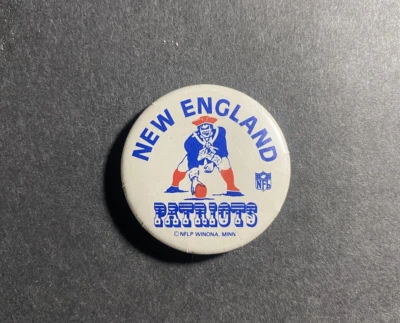 Vintage 1980's New England Patriots NFL Football Pin Back Button 1"- 1/4 - Image 1 of 2