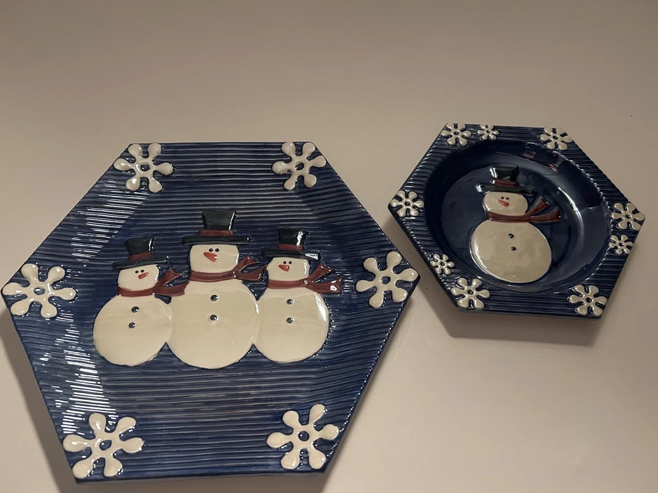 Juego de 2 platos para servir muñeco de nieve y copos de nieve Bella Casa by Ganz azul y blanco  Foto 1 de 4