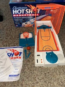 Juego de mesa de baloncesto de colección 1990 Milton Bradley Electronic Hot Shot - Imagen 1 de 4