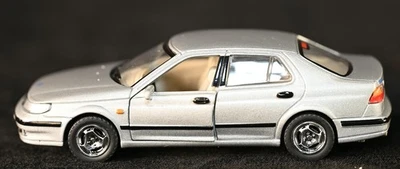 Saab 9-5 Sedan Prata 1:43 Diecast Junior Driver Hongwell na caixa - Imagem 1 de 4