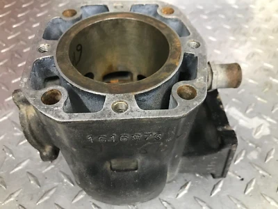 Husqvarna CR/WR/XC 250 jarra de cilindros 1987-88??   Estampado 16-16-379 - Necesita forro Foto 1 de 4