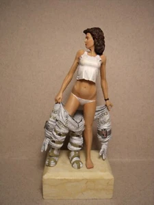 1/18 FIGURE  SIGOURNEY WEAVER ALIEN  VROOM PAINTED    NOREV  MINICHAMPS KK SCALE - Picture 1 of 8