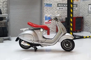 Vespa 946 BELLISSIMA 2014 1:18 Scale Scooter Supreme - Picture 1 of 5