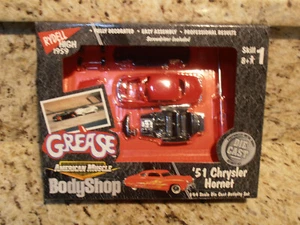 Ertl American Muscle Grease Rydell High 1951 Chrysler Hornet Body Shop Bausatz 1:64 - Bild 1 von 2