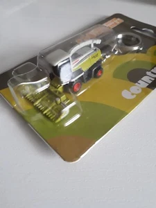 Universal Hobbies Claas Jaguar 900 Keyring Country Collection UH5506 - Picture 1 of 3