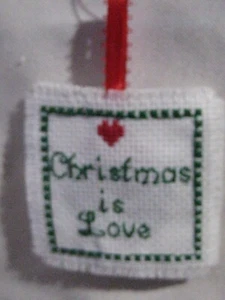 Corona y corona vintage hecha a mano contada punto de cruz 2 caras “Christmas is Love” 2 7/ - Imagen 1 de 3