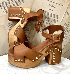 Free People Cecily Clogs Ankle Strap Platform Tan Leather Brass Studs 8 NEW - Picture 1 of 9