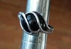Vintage Modernist Sterling Silver Ribbon Design Cage Onyx Stone Ring Size 1.5 - Picture 1 of 9