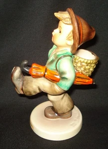 Vintage Goebel Hummel 79 Globe Trotter Boy Umbrella Basket 5 ¼” Figurine Statue - Bild 1 von 4