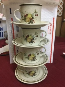 Royal Doulton Cornwall 4 Cup & Saucers Fruits Berries Pears Cream LS1015 D57 - Picture 1 of 1