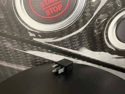 Genuine Mercedes-Benz W176 A-Class 4 Fuse Box Relay A0009827623 - Image 1 of 4