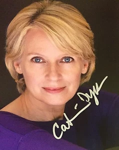 CATHERINE DYER SIGNED 8X10 PHOTO STRANGER THINGS CONNIE FRAZIER NETFLIX AUTO - Picture 1 of 1