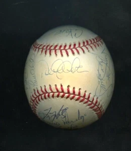 1998 New York Yankees Team Signed Ball (21 Signatures ) - Steiner Jeter Rivera - Picture 1 of 5