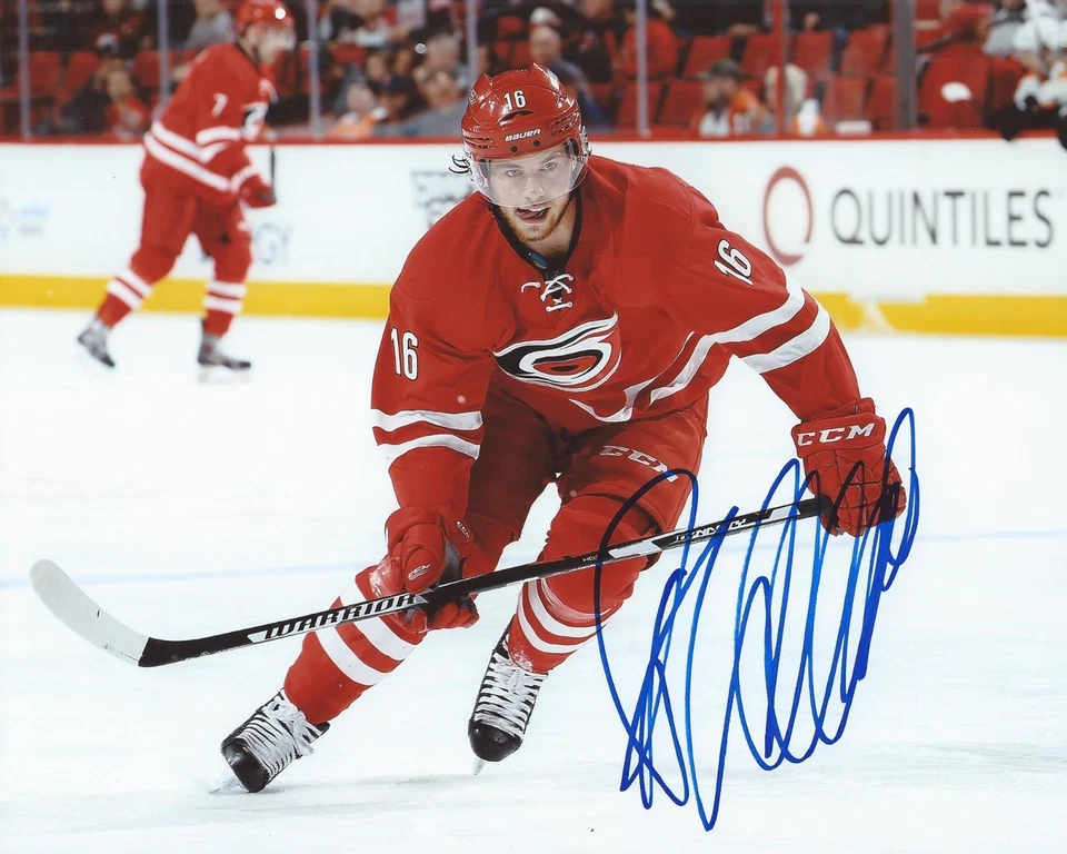 Foto firmada por Elias Lindholm de 8x10 Carolina Hurricanes autografiada certificado de autenticidad B Foto 1 de 1