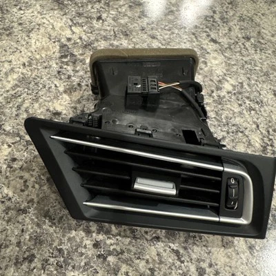 2011 BMW 750LI F02 ПЕРЕДНЯЯ ПРАВАЯ ВОДИТЕЛЬСКАЯ ПРИБОРНАЯ ПАНЕЛЬ ОВКВ КОНДИЦИОНЕР ВЕНТИЛЯЦИОННАЯ РЕШЕТКА OEM C - Изображение 1 из 4