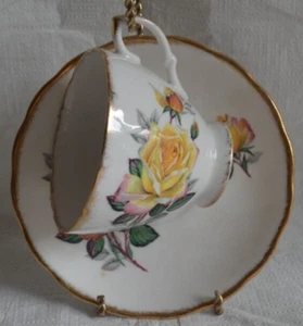 Royal Castle #651 Yellow Roses Tea Cup and Scalloped Saucer Vintage Granny Core - Picture 1 of 4