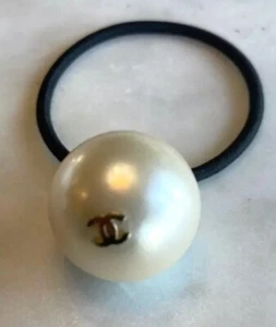 Authentic CHANEL Runway Gold CC Logo Jumbo Pearl Hair Tie rubber band - Picture 1 of 3