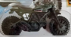 Hot Wheels 2021 Baja Blazers 9/10 DUCATI SCRAMBLER Motorcycle Race Toy 169/250 - Picture 1 of 12