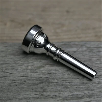 Boquilla corneta plateada CONN 7B #MP368 Foto 1 de 4