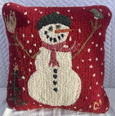 Almohada de lana enganchada a mano muñeco de nieve Laura Megroz Chandler 4 esquinas Foto 1 de 4