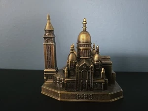 DE COLECCIÓN LE SACRE COEUR - PARÍS, FRANCIA - RÉPLICA DE METAL DE RECUERDO - 3 1/2" DE ALTO - Imagen 1 de 13