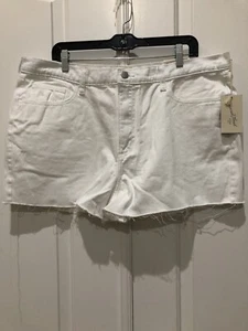 Universal Thread Size 16 White Boyfriend Shorts Cut Off 4" Inseam Jean - Picture 1 of 13