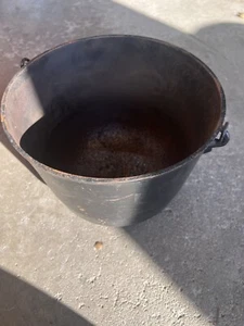 Cast Iron 3 Legged Bean Pot Kettle Halloween Pot Legs OSY - Picture 1 of 16