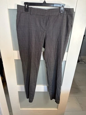 Calça social feminina Ann Taylor cinza quadriculada com bainha inacabada 45-55 - Imagem 1 de 4