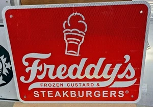 Freddy's reflektierendes Autobahnschild 18"" x 24"" MAN CAVE - Bild 1 von 1