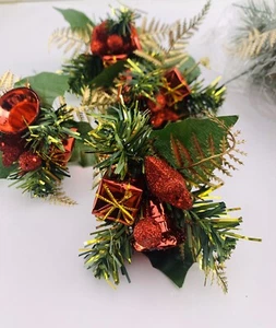 Christmas Pick With Bells And Gift Red & Green Pack 4 - Picture 1 of 2