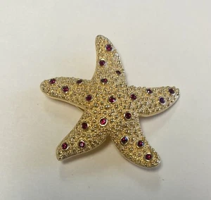 Broche retirado raro de colección estrella de mar de cristal de Swarovski granate rojo texturizado dorado P - Imagen 1 de 4