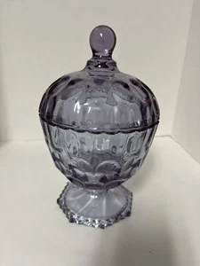 Plato caja de dulces pedestal de compota con patas cubiertas de vidrio púrpura Sorelle excelente - Imagen 1 de 6